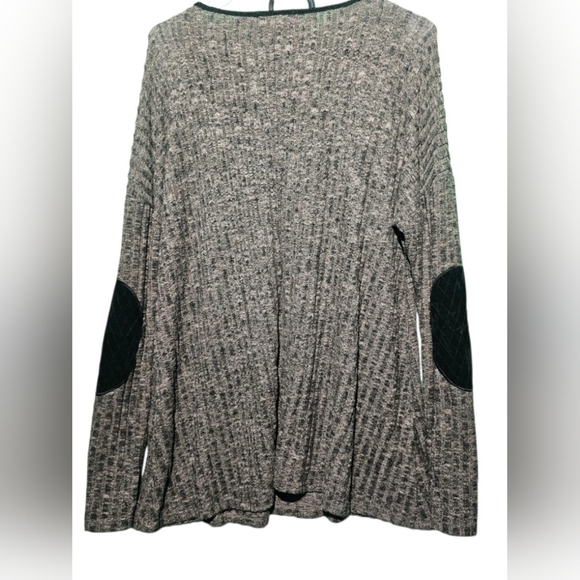 12th Tribe EUC Large Gray Long Sleeve Top with Black Elbow Patches 23 PTP - Picture 2 of 4